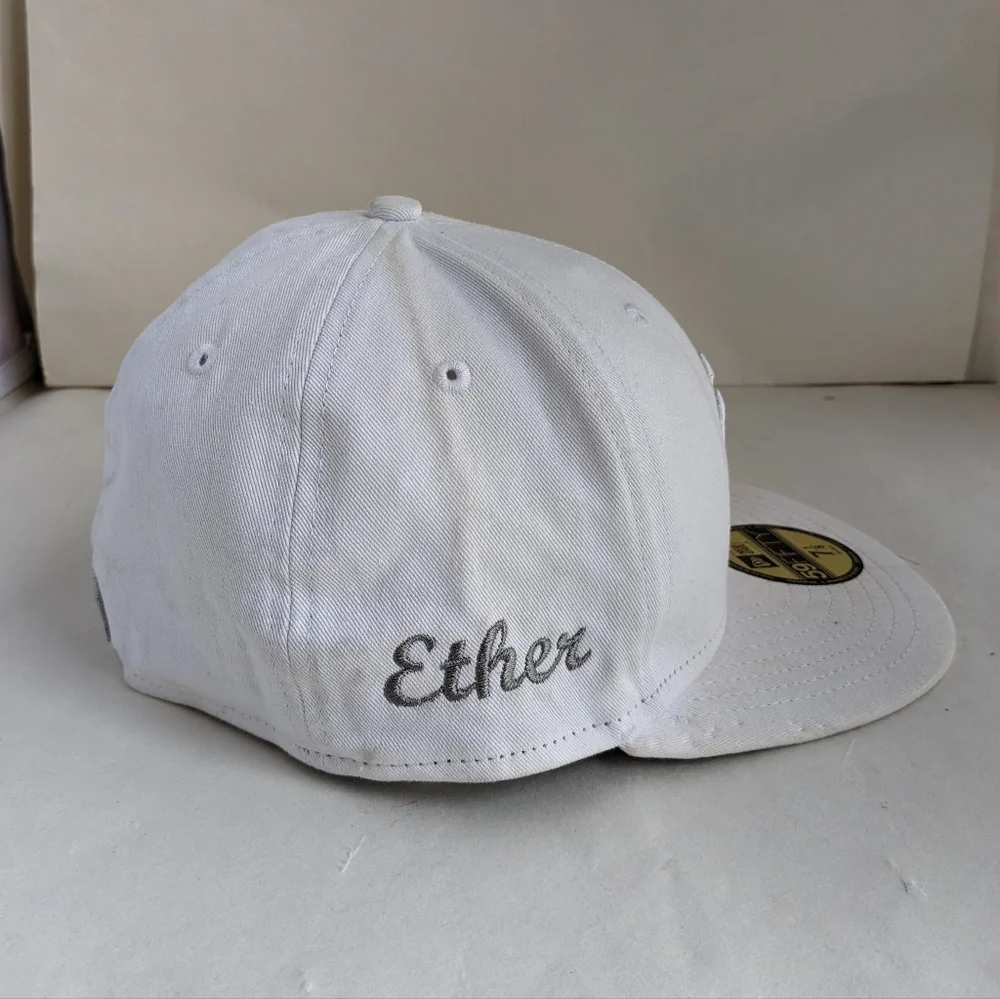 New Era Official MLB New York Yankees 59Fifty Fitted Hat Snapback 7 1/8 WHITE